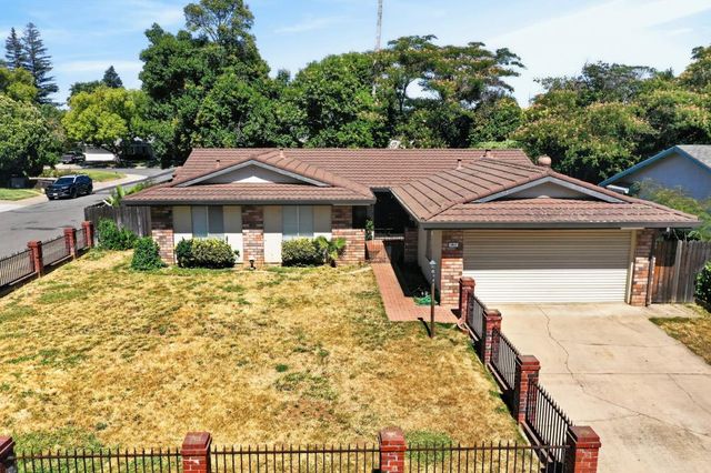 2615 Water Tree Way, Sacramento, CA 95826