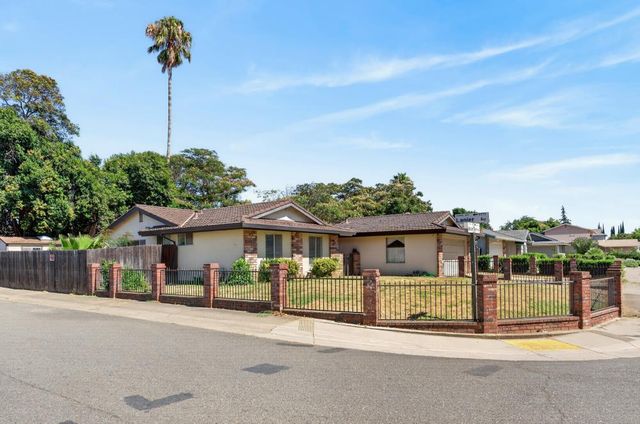 2615 Water Tree Way, Sacramento, CA 95826
