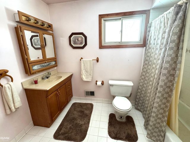 3915 Gregory Road, Iosco Twp, MI 48137