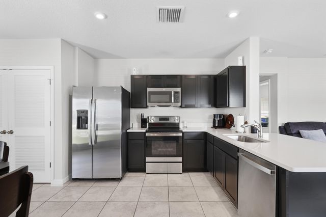 521 Cherimoya Street, Fort Pierce, FL 34981