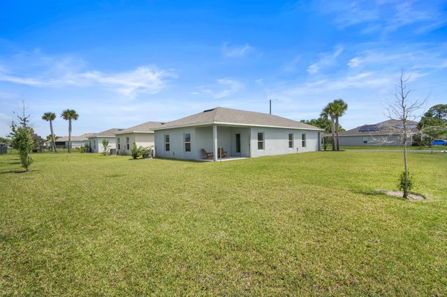 521 Cherimoya Street, Fort Pierce, FL 34981