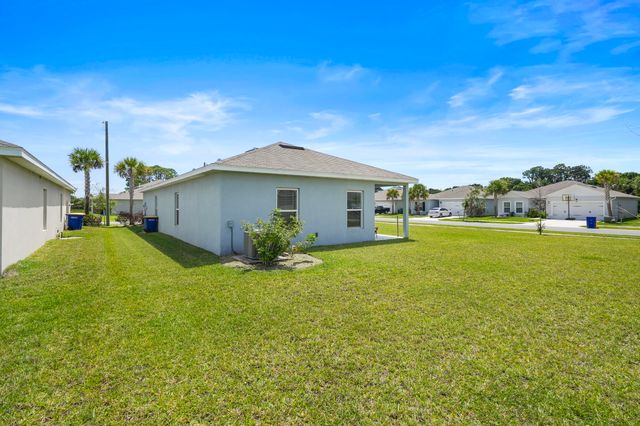 521 Cherimoya Street, Fort Pierce, FL 34981