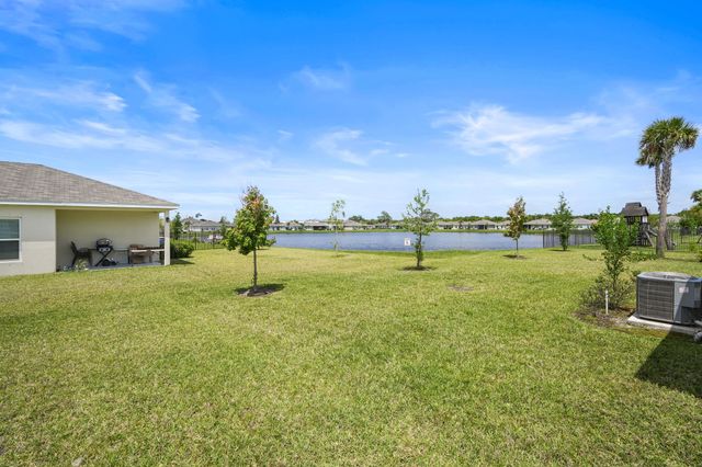 521 Cherimoya Street, Fort Pierce, FL 34981