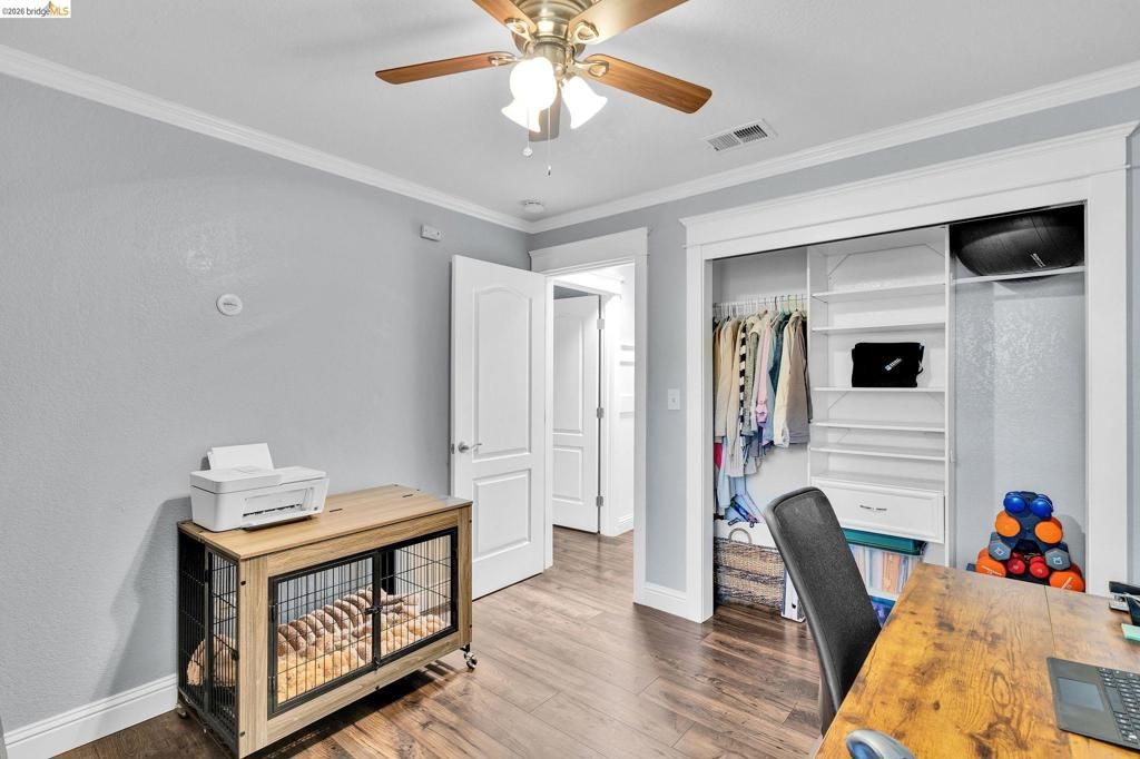 Image 13 of property listing at 907 Dorchester Cir, Lodi, CA 95240