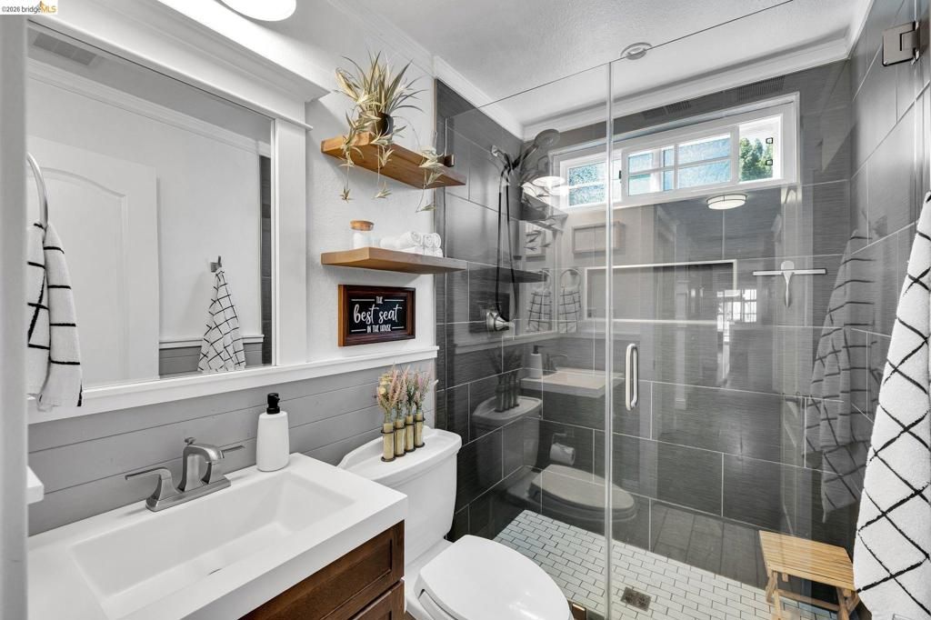 Image 17 of property listing at 907 Dorchester Cir, Lodi, CA 95240
