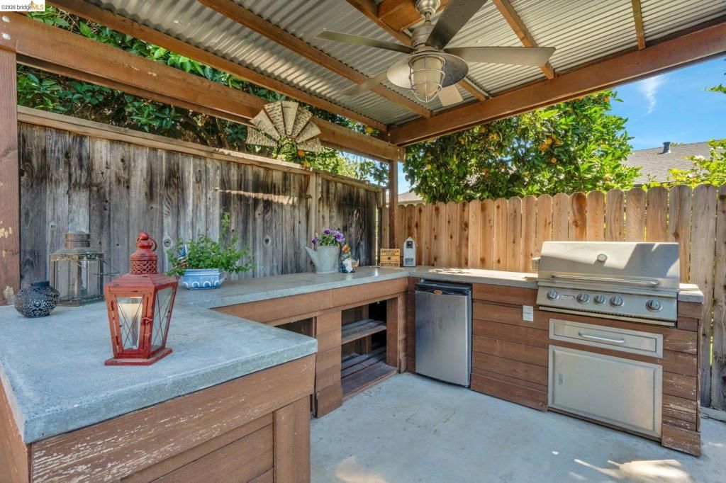 Image 20 of property listing at 907 Dorchester Cir, Lodi, CA 95240