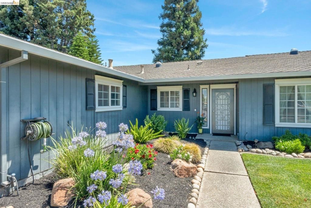 Image 22 of property listing at 907 Dorchester Cir, Lodi, CA 95240