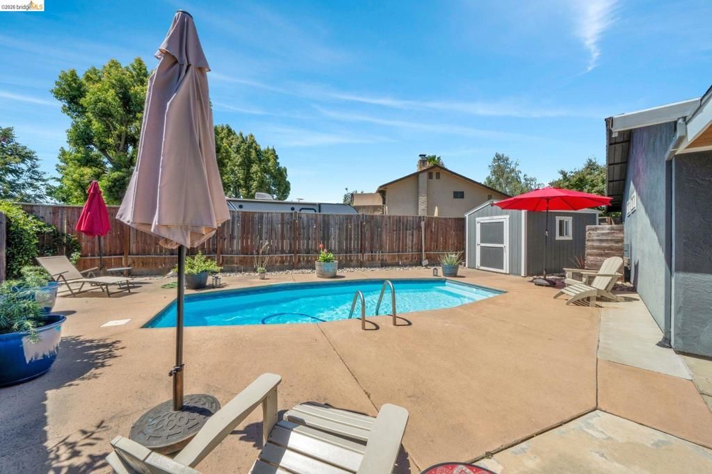 Image 23 of property listing at 907 Dorchester Cir, Lodi, CA 95240