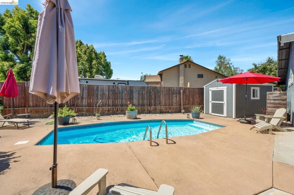 Image 26 of property listing at 907 Dorchester Cir, Lodi, CA 95240