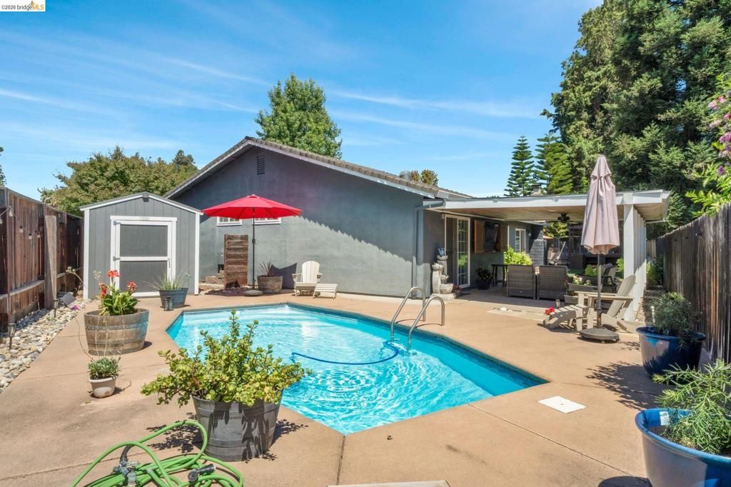 Image 27 of property listing at 907 Dorchester Cir, Lodi, CA 95240