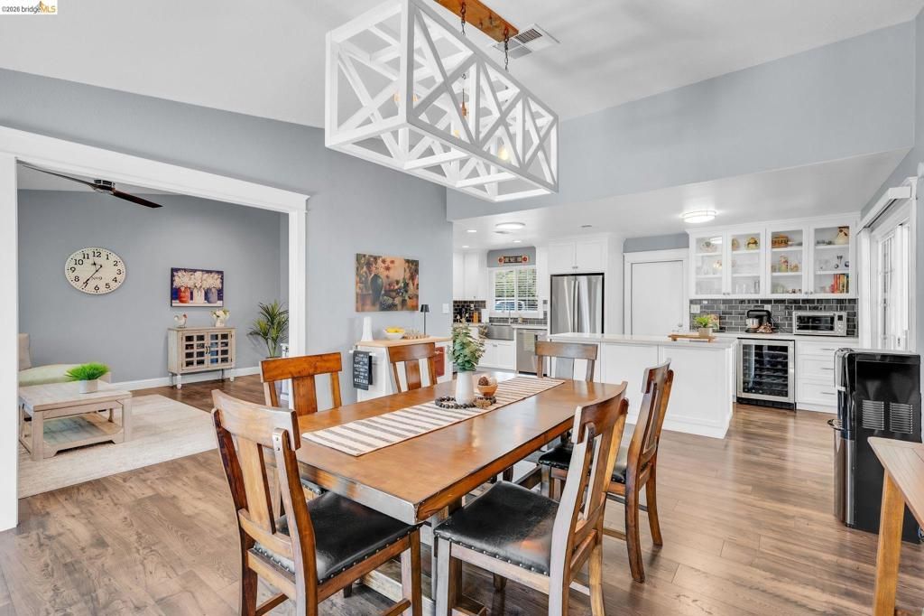Image 3 of property listing at 907 Dorchester Cir, Lodi, CA 95240