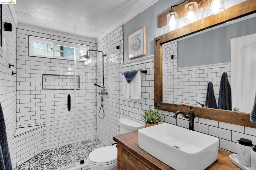 Image 5 of property listing at 907 Dorchester Cir, Lodi, CA 95240