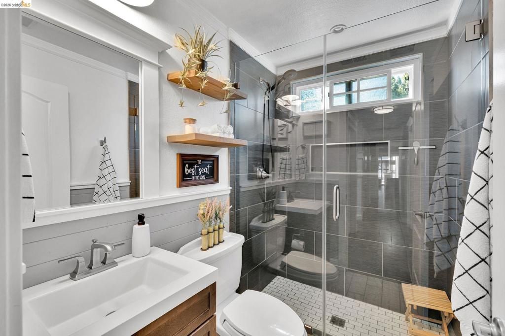 Image 6 of property listing at 907 Dorchester Cir, Lodi, CA 95240