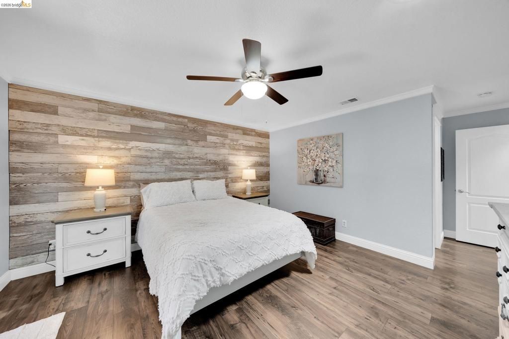 Image 9 of property listing at 907 Dorchester Cir, Lodi, CA 95240