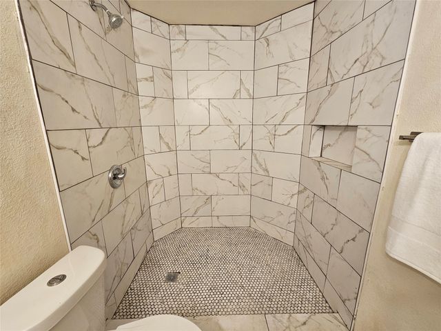 5550 Spring Valley Road C14, Dallas, TX 75254