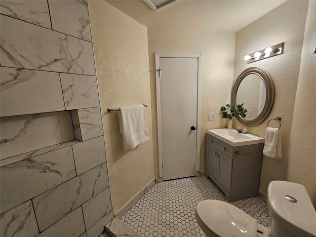 5550 Spring Valley Road C14, Dallas, TX 75254