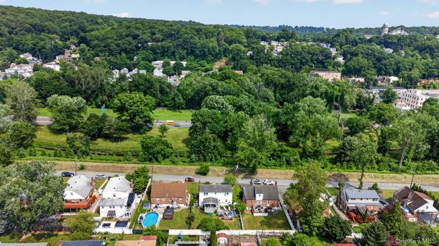 207 Clunie Avenue, Yonkers, NY 10703