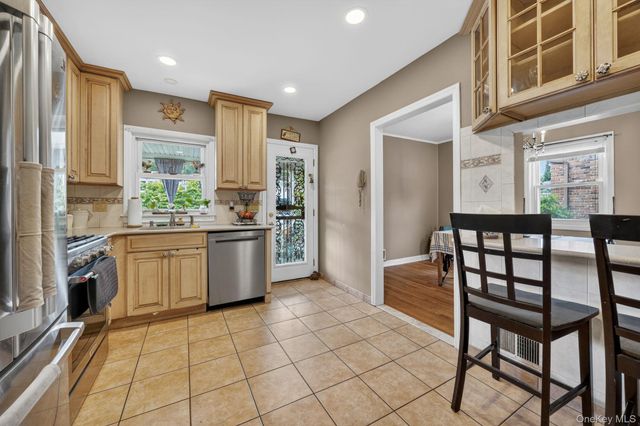 207 Clunie Avenue, Yonkers, NY 10703