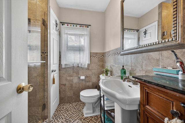 207 Clunie Avenue, Yonkers, NY 10703