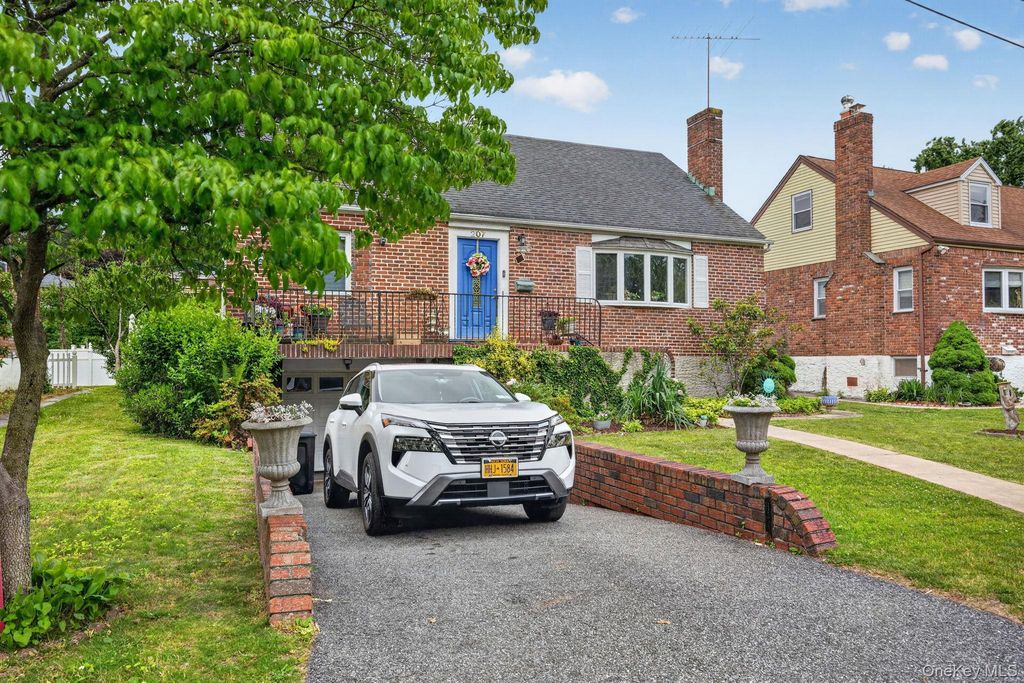 207 Clunie Avenue, Yonkers, NY 10703 — photo 2