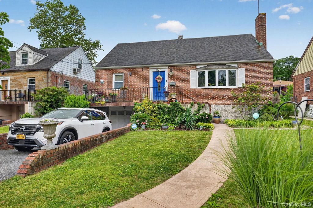 207 Clunie Avenue, Yonkers, NY 10703 — photo 3