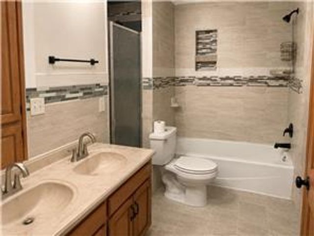 7362 51st Street N, Oakdale, MN 55128