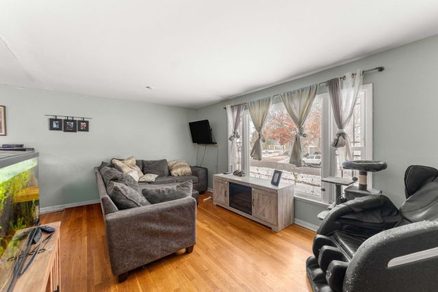 6036 Rob Roy Drive, Oak Forest, IL 60452