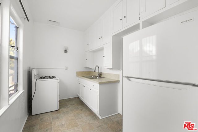 2335 Miramar Street, Los Angeles, CA 90057