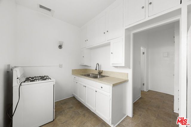 2335 Miramar Street, Los Angeles, CA 90057