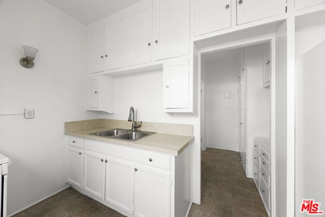 2335 Miramar Street, Los Angeles, CA 90057