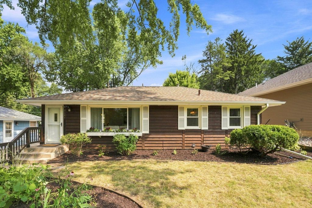 2481 19th Avenue E, North Saint Paul, MN 55109 — photo 2