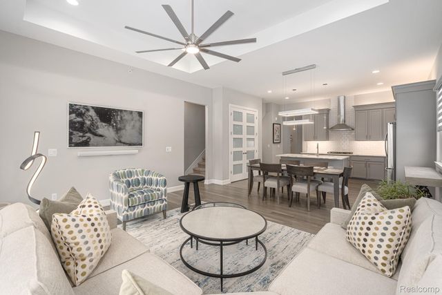 7484 Gramercy Circle, West Bloomfield Charter Township, MI 48322