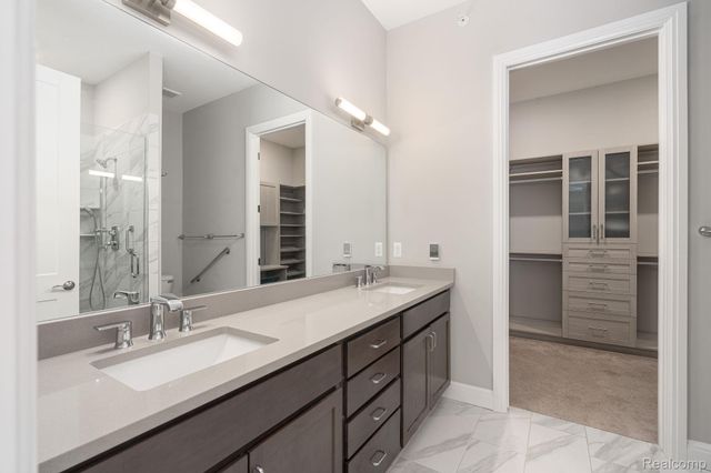 7484 Gramercy Circle, West Bloomfield Charter Township, MI 48322