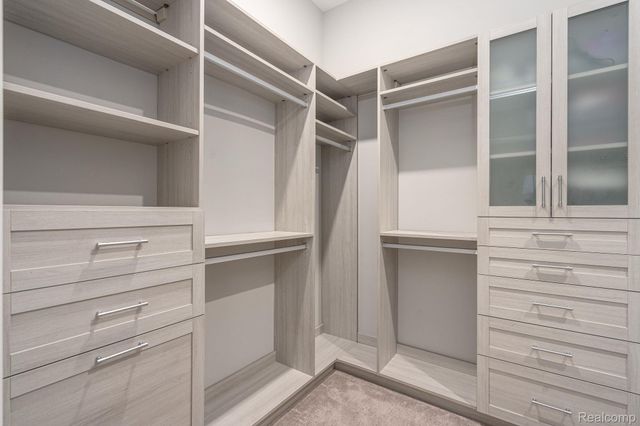 7484 Gramercy Circle, West Bloomfield Charter Township, MI 48322