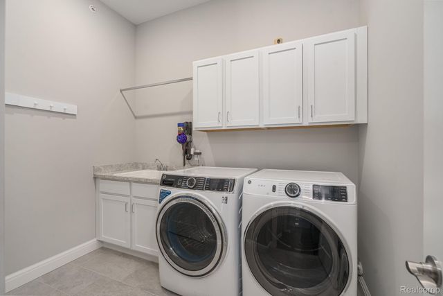 7484 Gramercy Circle, West Bloomfield Charter Township, MI 48322