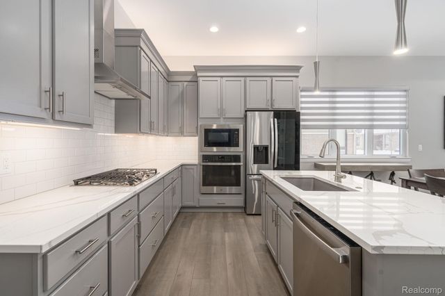 7484 Gramercy Circle, West Bloomfield Charter Township, MI 48322