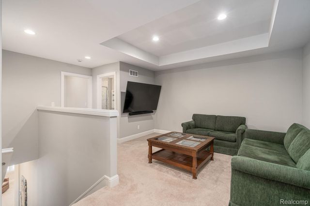 7484 Gramercy Circle, West Bloomfield Charter Township, MI 48322