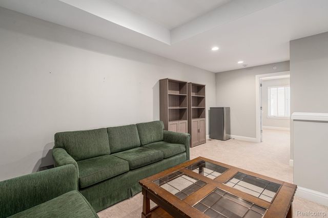 7484 Gramercy Circle, West Bloomfield Charter Township, MI 48322