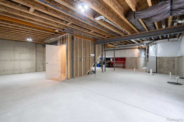 7484 Gramercy Circle, West Bloomfield Charter Township, MI 48322