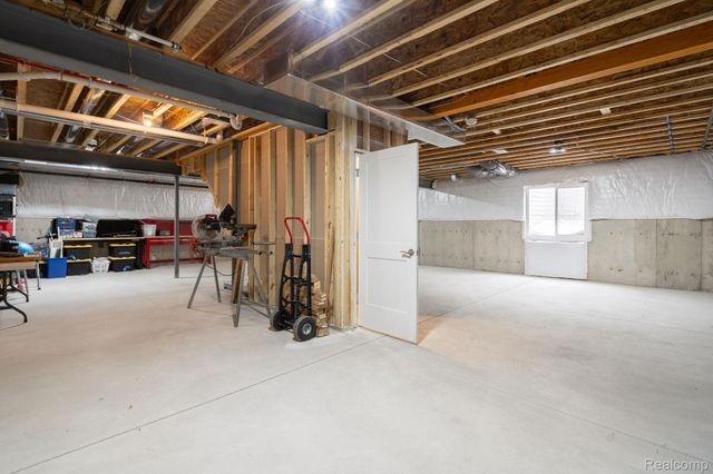 7484 Gramercy Circle, West Bloomfield Charter Township, MI 48322