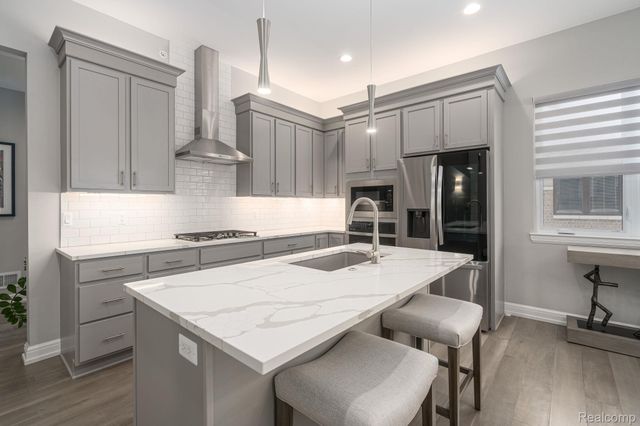 7484 Gramercy Circle, West Bloomfield Charter Township, MI 48322