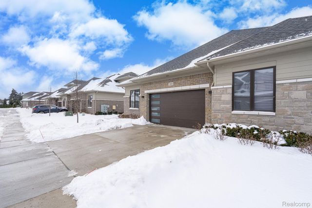 7484 Gramercy Circle, West Bloomfield Charter Township, MI 48322