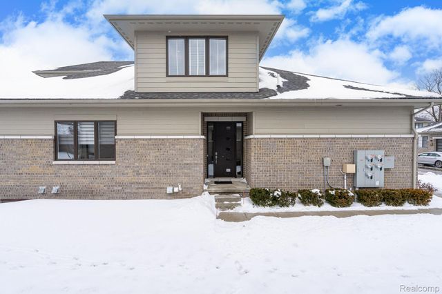 7484 Gramercy Circle, West Bloomfield Charter Township, MI 48322