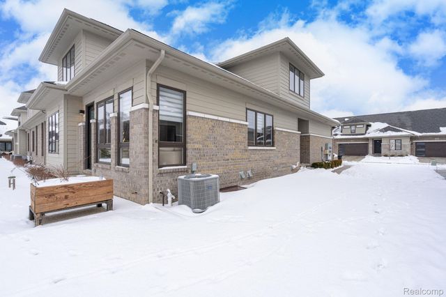 7484 Gramercy Circle, West Bloomfield Charter Township, MI 48322