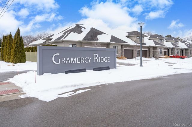 7484 Gramercy Circle, West Bloomfield Charter Township, MI 48322