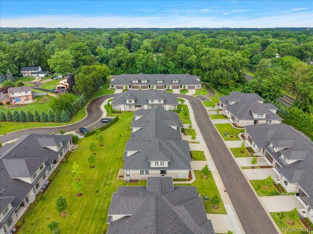 7484 Gramercy Circle, West Bloomfield Charter Township, MI 48322