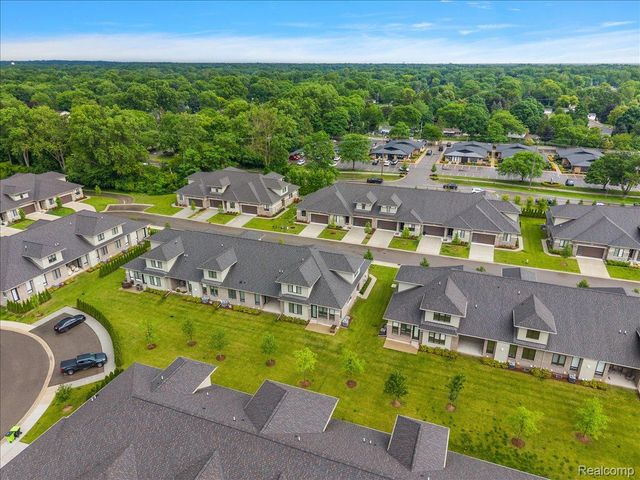 7484 Gramercy Circle, West Bloomfield Charter Township, MI 48322