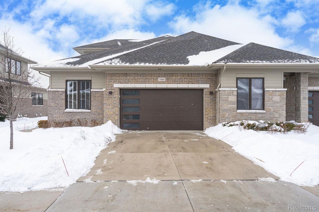 7484 Gramercy Circle, West Bloomfield Charter Township, MI 48322