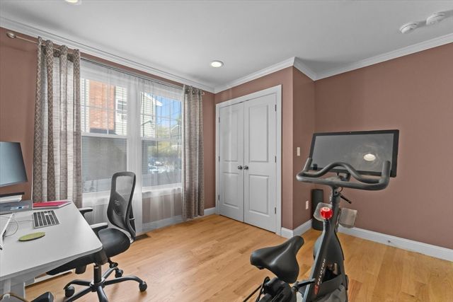 40 Catherine St 1, Boston, MA 02131