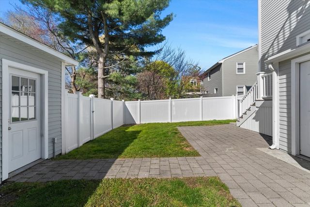 40 Catherine St 1, Boston, MA 02131